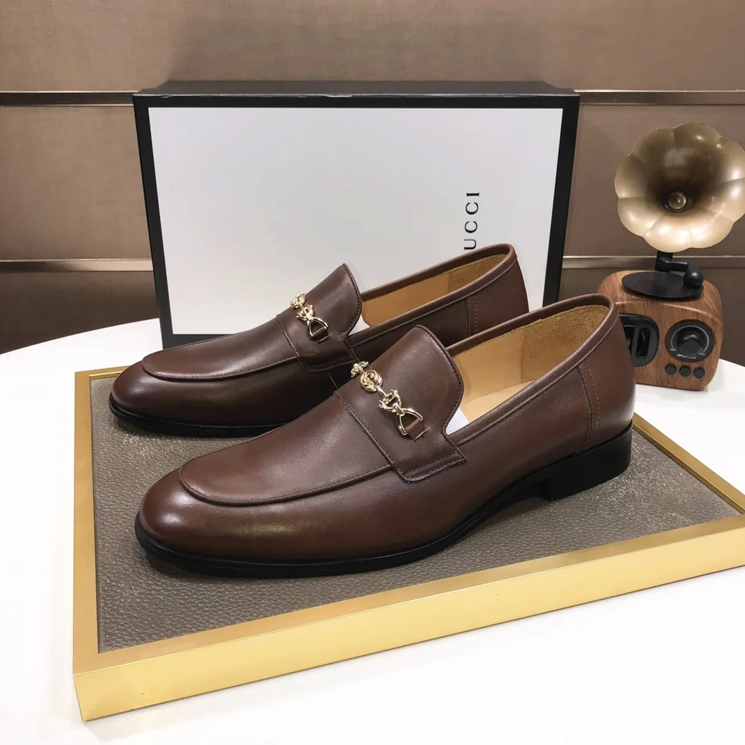 Men's shoes💰500💰Italy's top luxury men's shoe giant (GUCCI) (Gucci) (full cowhide lining) new arrival🍃Original European style🔰 Pleasant to the eye😍In order to make the shoes more durable and non-deformable🌀The production continues to follow traditional methods but there is still no lack of innovation💪Choose original sheepskin for the leather♻️ Smooth and natural And extra bright ⭐Made of imported cowhide, the first choice of rich people 38-45 (45 customized)